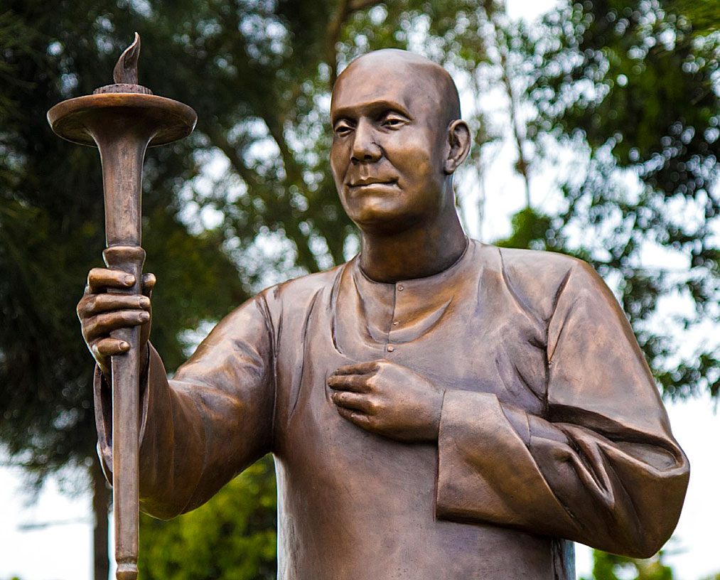 New statue in Australia SRI CHINMOY PHOTOS